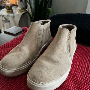 Women’s Tan Suede Slip-On Tom’s Shoes Size 9